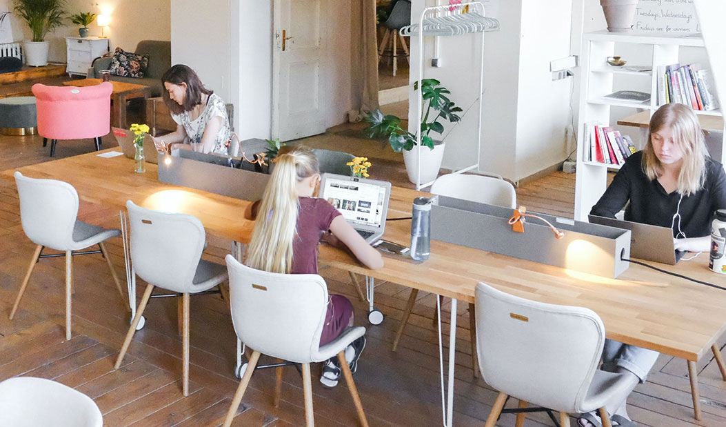 Nowoczesne szkolenia dla domów kultury i bibliotek! Podnieś kompetencje swoich pracowników i rozwijaj kreatywność z naszą ofertą szkoleń.